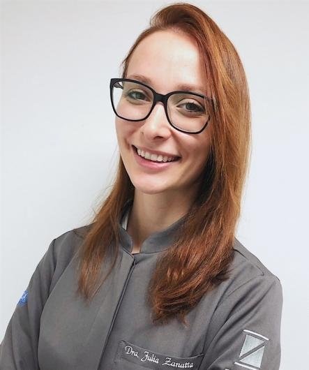 Dra. Julia Zanatta