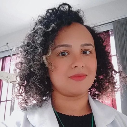 Dra. Paula Oliveira Silva