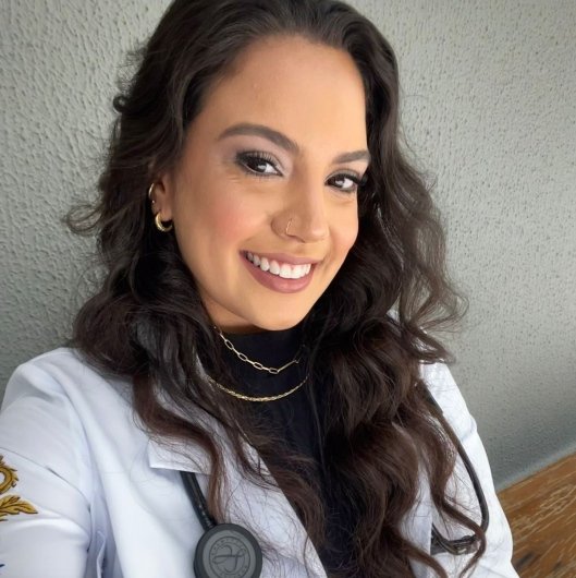 Dra. Gabriela Gusmão de Lima