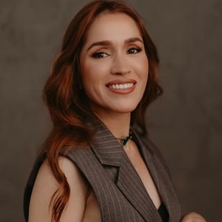 Dra. Larissa Santos