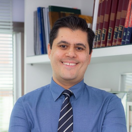 Dr. Fernando Maciel