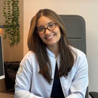 Dra. Isabele Aguiar