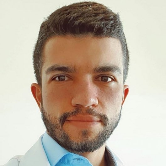 Dr. Gustavo Araújo