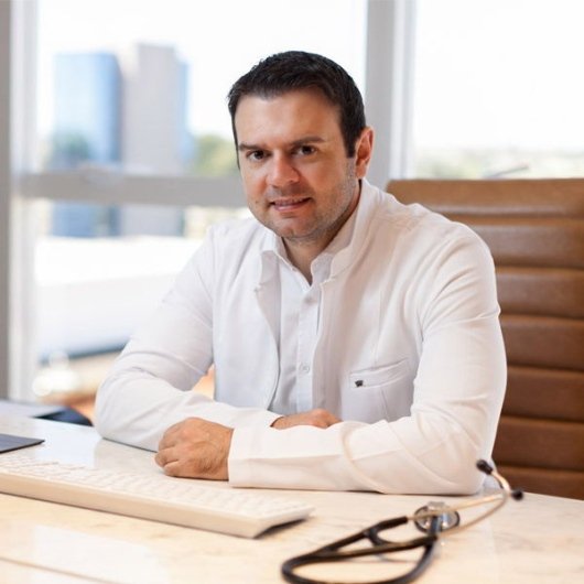 Dr. Lucas Antonelli