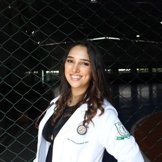 Dra. Amanda Carolina Rodrigues Silva