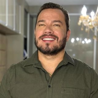 Dr. Helder Ulisses Dos Santos Siqueira