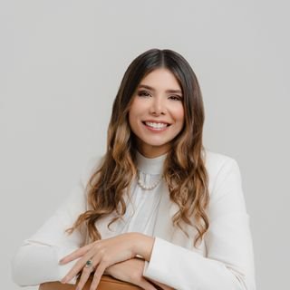 Dra. Mariane Rocha Menezes