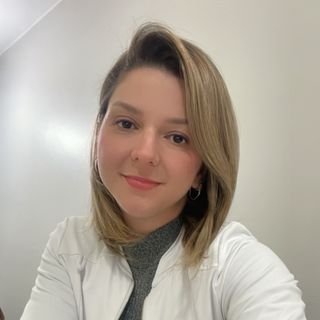 Dra. Renata Esteves Cassiano