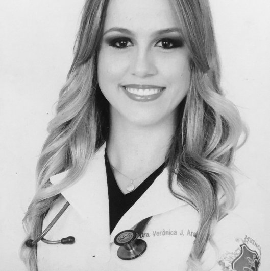 Dra. Verônica Jardim Araújo