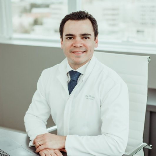 Dr. Tiago Bortolini