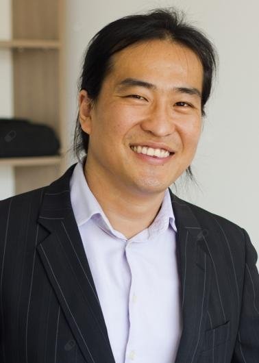 Dr. Mauro Oyama