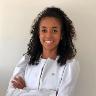 Dra. Pamela Roth dos Santos