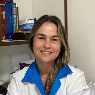Dra. Anna Karyna Pereira Lopes Paraquett