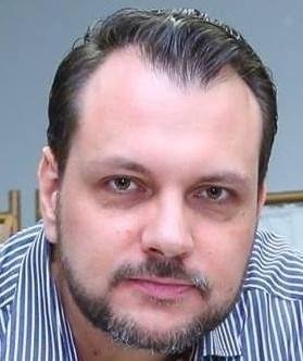 Dr. Ricardo Barros Gretzit