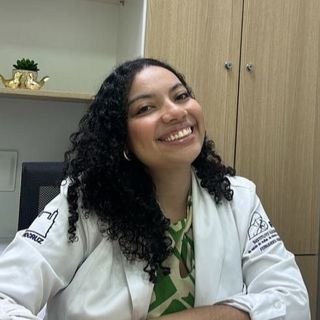 Dra. Bruna Fernanda Silva Bastos .