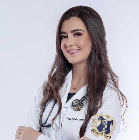 Dra. Júlia Oliveira Perez