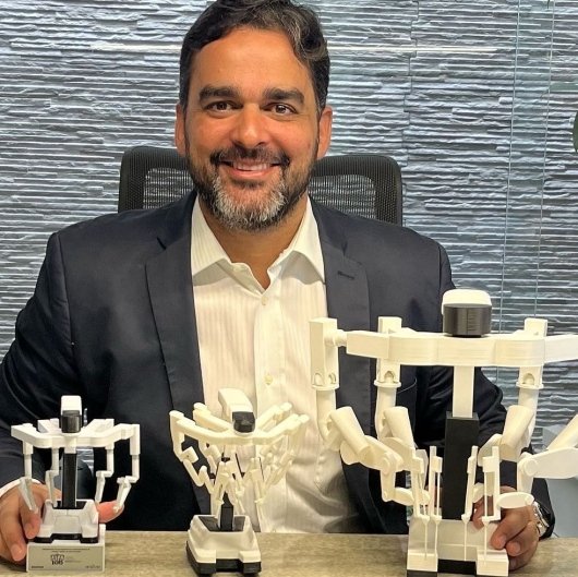 Dr. Gustavo Mendonca