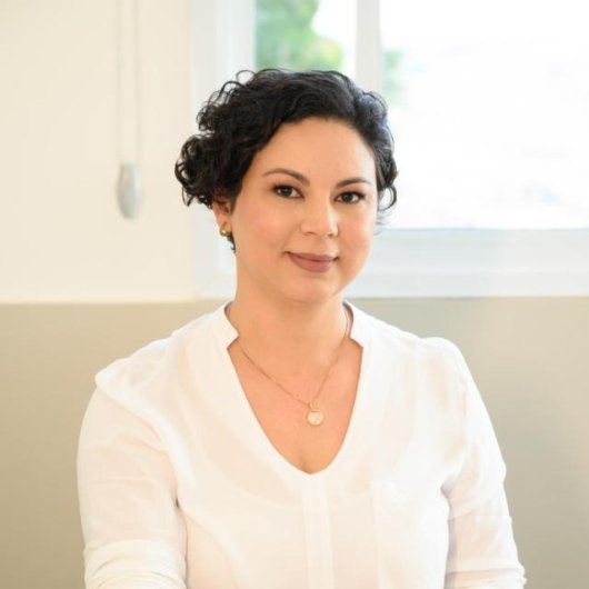 Dra. Hellen Almeida