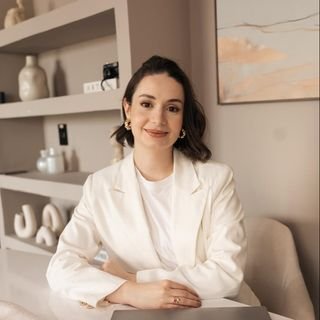 Dr. Sarah Mariani