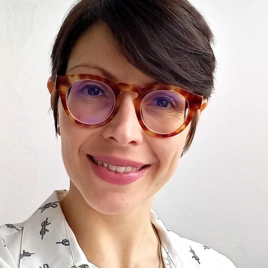 Dra. Cássia Veras