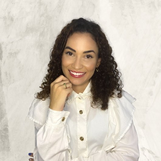Dra. Larissa Costa