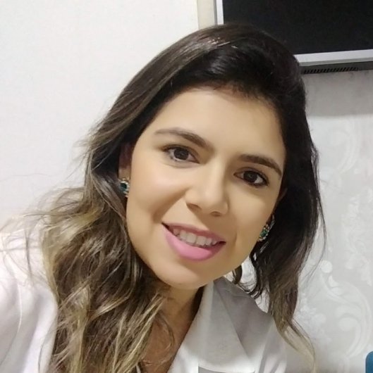 Dra. Larissa Holanda