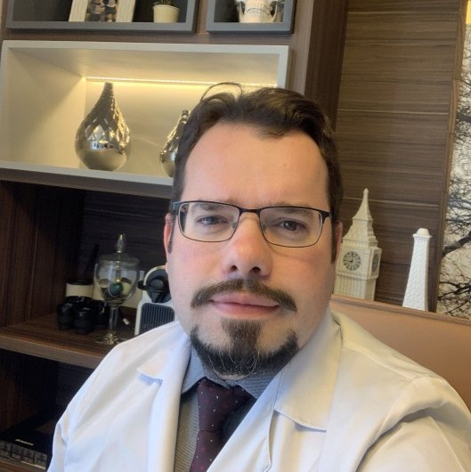 Dr. Breno de Amorim Barros
