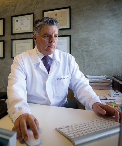 Dr. Ricardo Fenelon