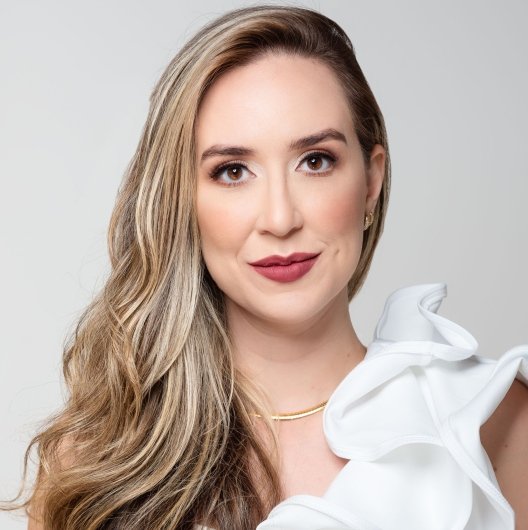 Dra. Mayra De Oliveira Santos