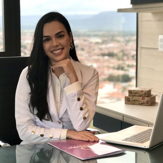Dra. Amanda Plácido