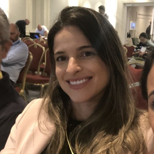 Dra. Vanessa Viana Azevedo Torres