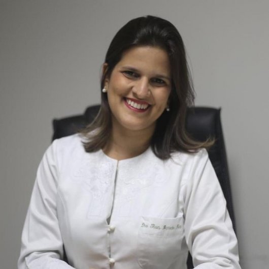 Dra. Thais Mota