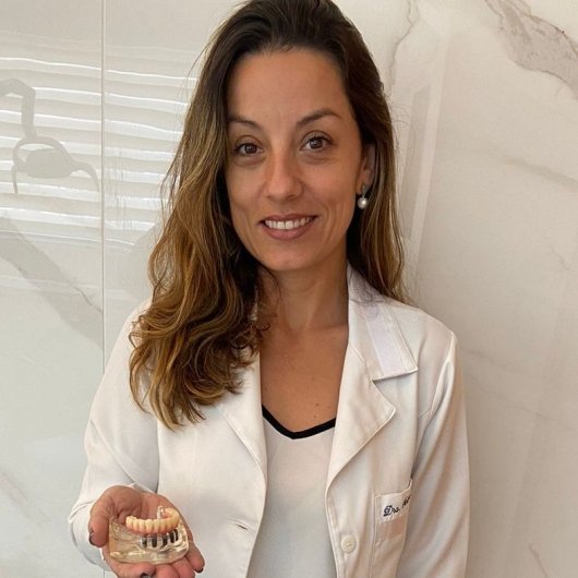 Dra. Andréa Oliveira Leal