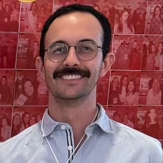 Dr. Gustavo Simão Souza