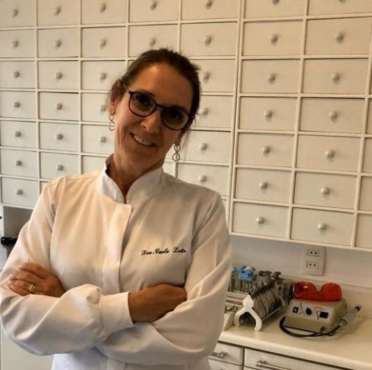 Dra. Carla de Camargo da Costa Leite