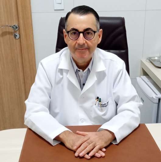 Dr. Roger Carneiro
