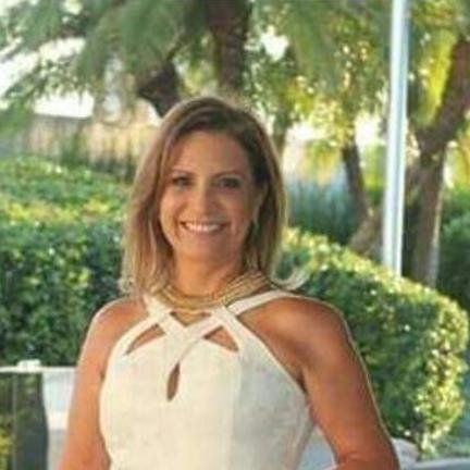 Dra. Luciola Schneider