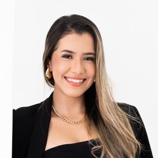 Dr. Julia Maesse