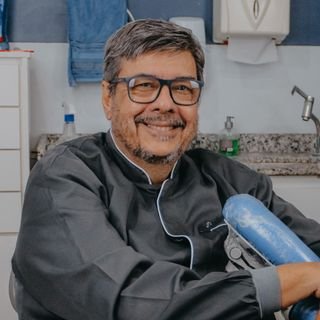 Dr. Marcelo Manhães