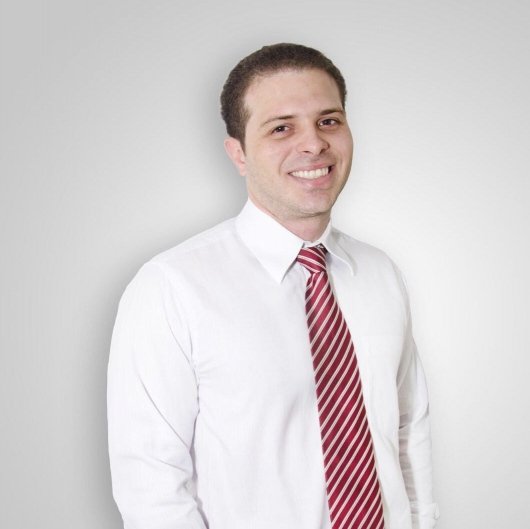 Dr. Victor Queiroz