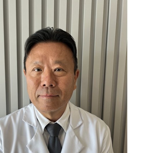 Dr. Hélio Watari