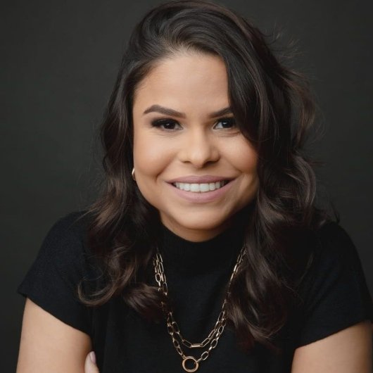 Dra. Débora Lucena