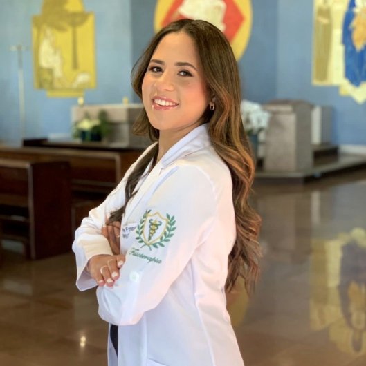 Dr. Ana Carolina De França