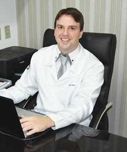 Dr. Andre Carlessi Silva