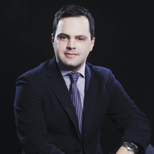 Dr. Ricardo Villela
