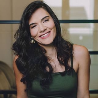 Dra. Poliana Carvalho
