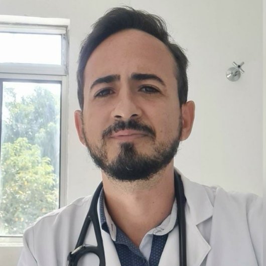 Dr. Elias Araujo