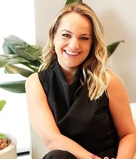 Dra. Nathalia Martins Lopes