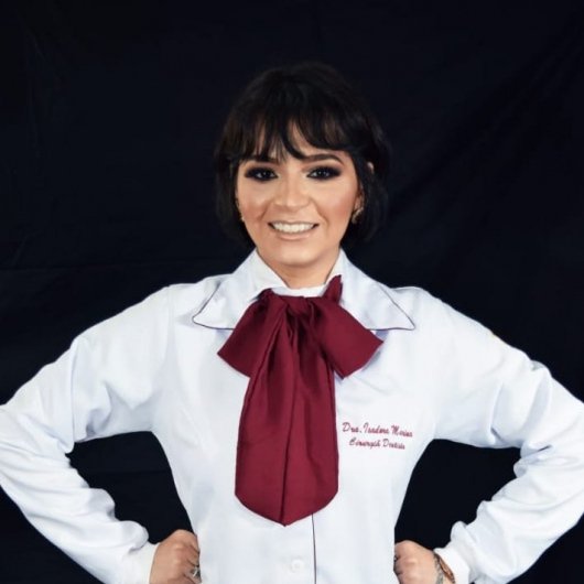 Dra. Isadora Araújo