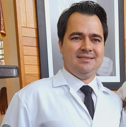 Dr. Gustavo Nestor